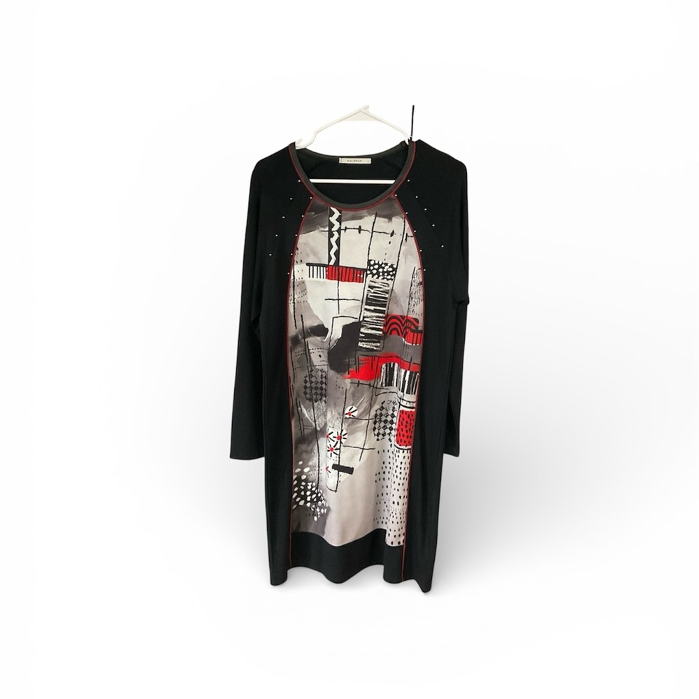 Elegant Long Sleeve Dress with Abstract Pattern